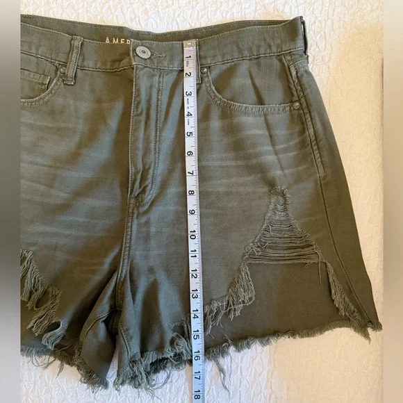 American Eagle High-Rise Distressed Shorts – Size 14 - Picture 4 of 14